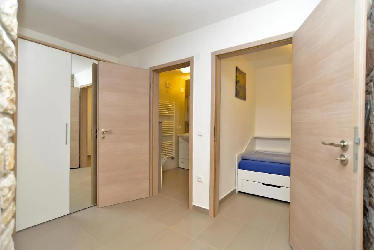 Apartments Volf 1405 Peroj