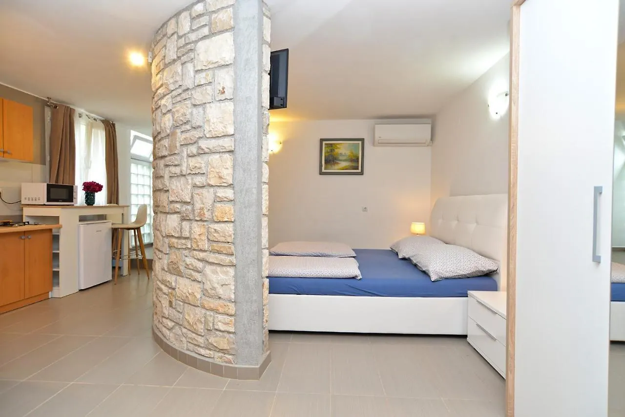 Apartments Volf 1405 Peroj