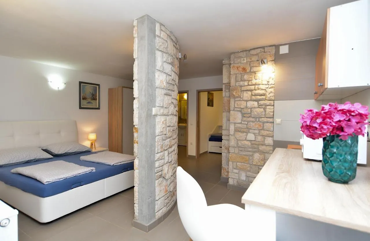 Apartments Volf 1405 Peroj