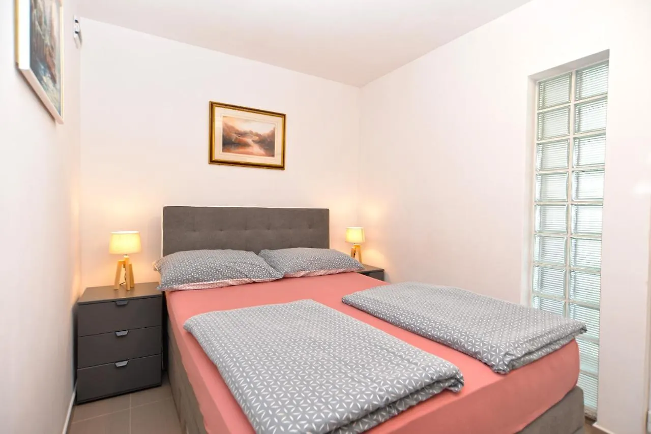 Apartments Volf 1405 Peroj Croatia