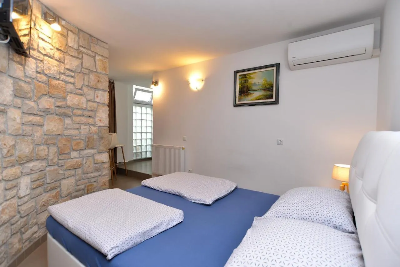 Apartments Volf 1405 Peroj Croatia