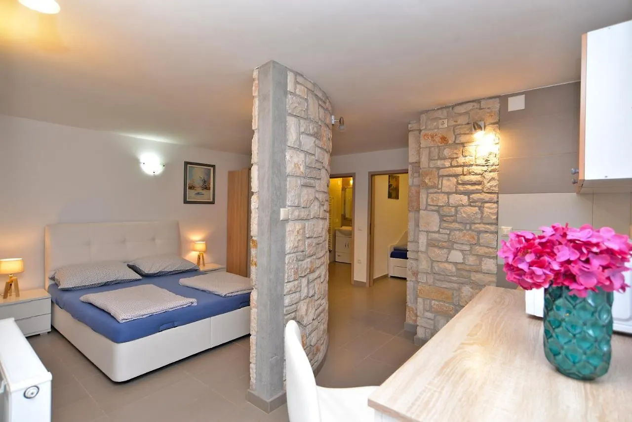 Apartments Volf 1405 Peroj
