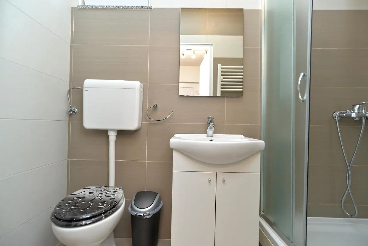 Apartments Volf 1405 Peroj Croatia