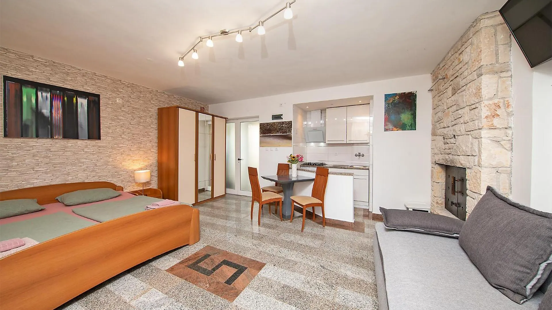 Apartments Volf 1405 Peroj