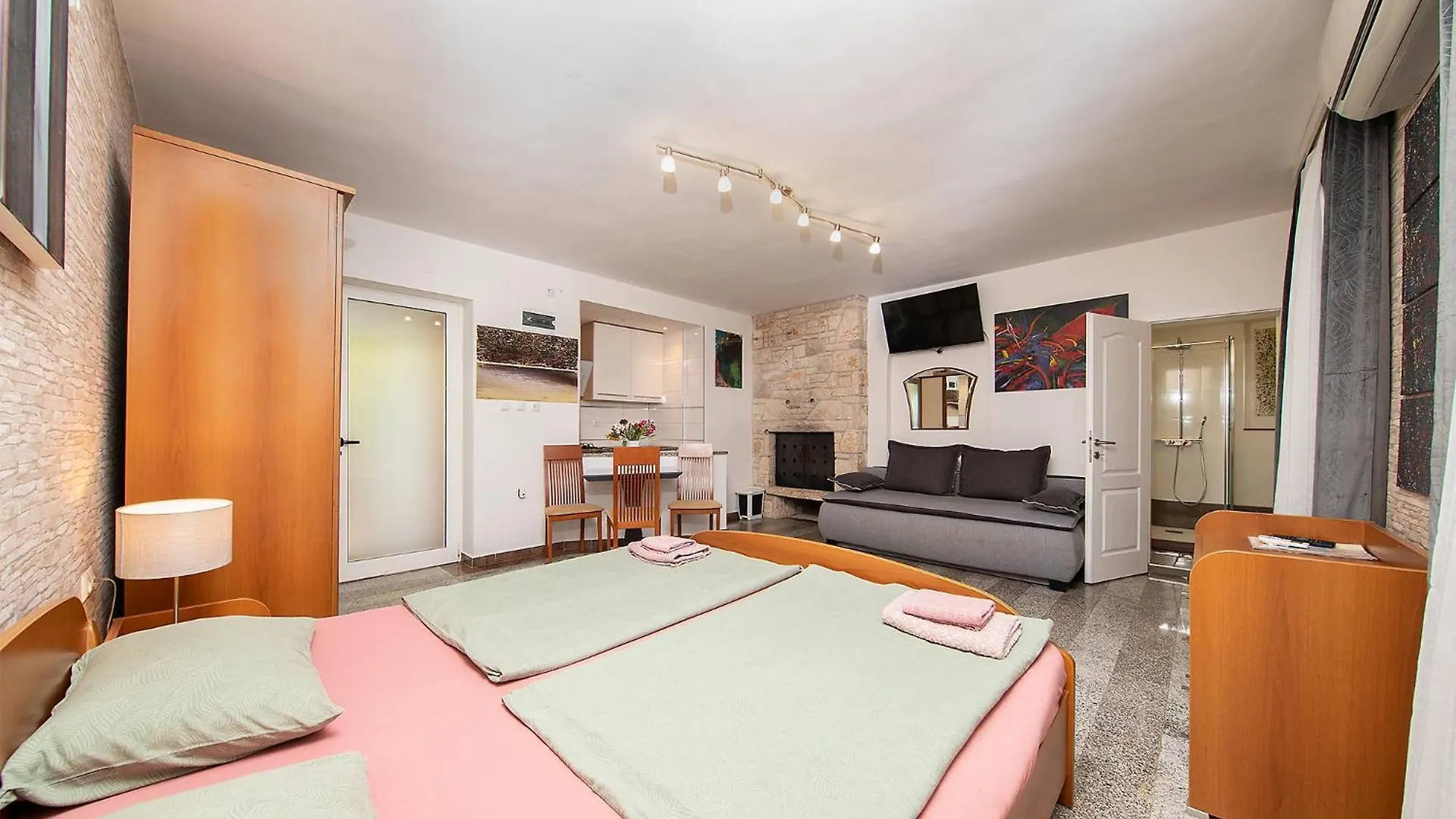 Apartments Volf 1405 Peroj