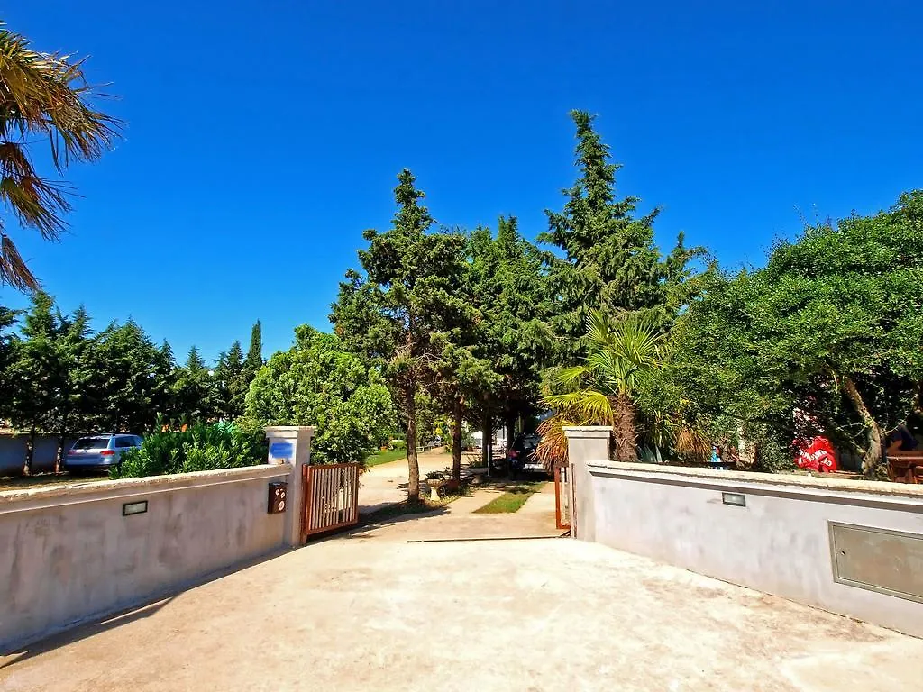 Apartments Volf 1405 Peroj