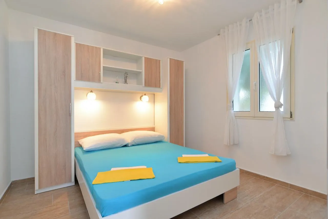 Apartments Volf 1405 Peroj