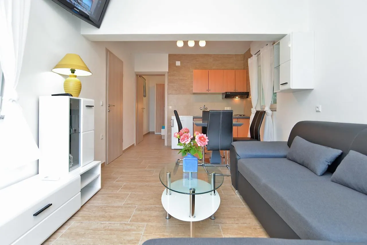 Apartments Volf 1405 Peroj 0*,