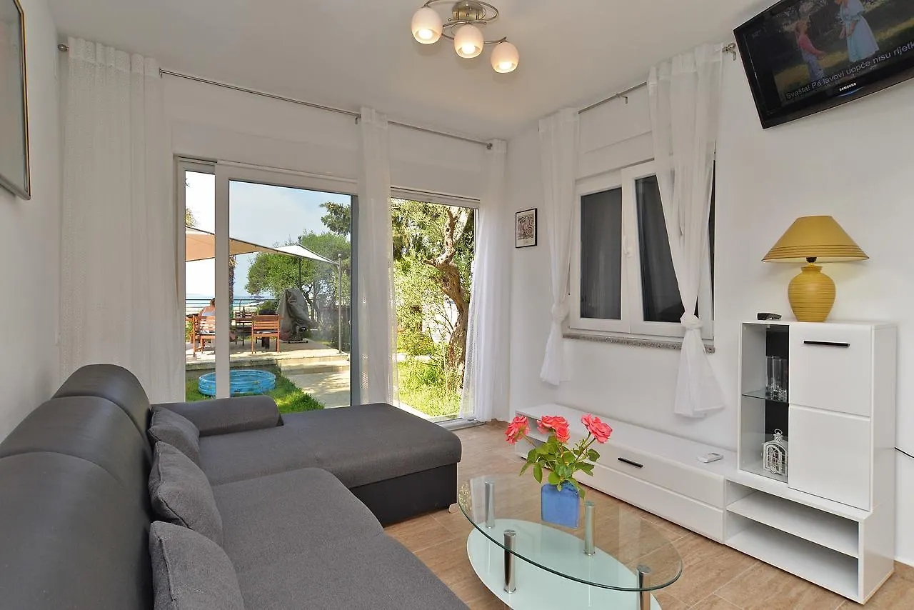 Apartments Volf 1405 Peroj