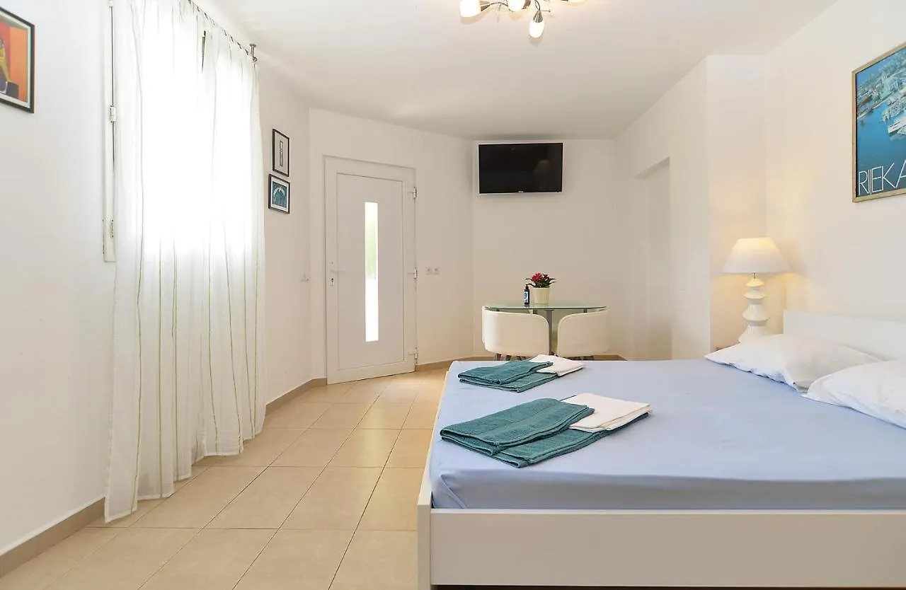 Apartments Volf 1405 Peroj Croatia