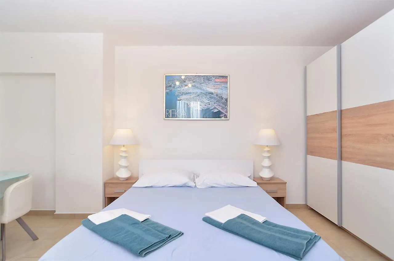 Apartments Volf 1405 Peroj