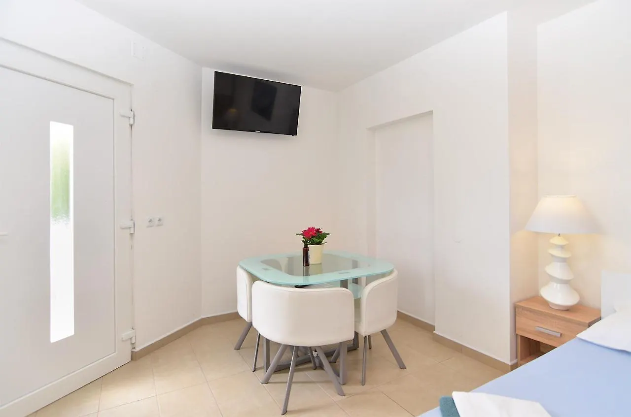 Apartments Volf 1405 Peroj